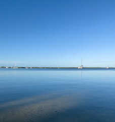 Obraz premium Sailboats Anchored in Calm Waters of Key Largo, Florida