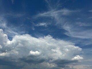 Obraz premium Amazing fluffy clouds in the sky.