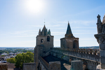 Obraz premium Catedral in Evora with a blue sky in Portugal.