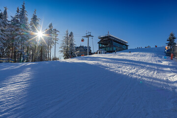 Piękny słoneczny zimowy dzień na Jaworzynie Krynickiej.