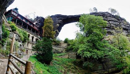 Blick auf das Prebischtor - das spektakuläre Felsentor in der Böhmischen Schweiz, Tschechien © Helmut Scheuer