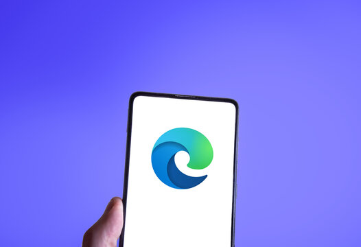 Microsoft Edge logo on smartphone screen. Link&ouml;ping, &Ouml;sterg&ouml;tland, Sweden. 01-22-2026.