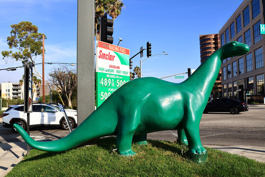 Burbank, California &ndash; November 5, 2025: Sinclair Gas Station, DINO the Apatosaurus dinosaur located at 3701 W Riverside Dr, Burbank