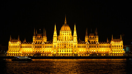 Fototapeta premium Hungarian Parliament at night