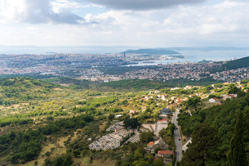 Obraz premium Panoramic View from Klis Fortress Over Split and Dalmatian Hinterland, Croatia
