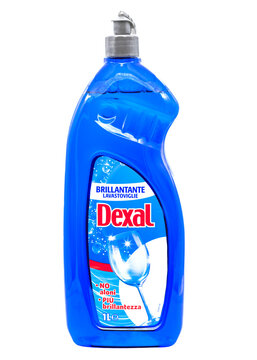 Bottle of Dexal dishwasher rinse aid for shiny, streak free dishes and glasses, blue plastic packaging isolated on white background, ideal for household, cleaning and retail concepts.