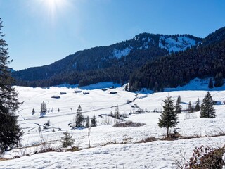Snowy landscape. Cross-country skiing around Spitzingsee. View of Rosskopf, Valepperalm lift, Hausammer stream and Valeppalpe, ski slopes on meadows along the Rote Valepp