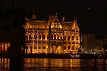 Obraz premium budapest parliament building at night