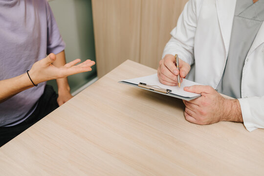 Male patient consulting urologist for urinary symptoms and evaluation.