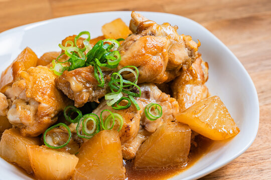 手羽元と大根の煮物
