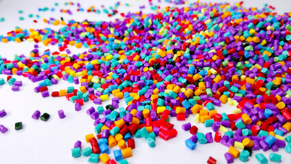 Obraz premium Various colors of masterbatch granules mixed on a white background.Color pigment carrier polymers in the plastics industry 