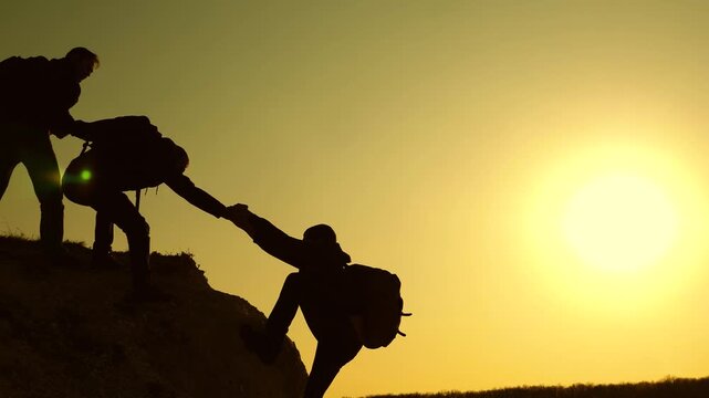 This video features business people's back views, showcasing corporate teamwork and cooperation, embodying the win-win spirit of business partnership and mutual benefit for enterprise success