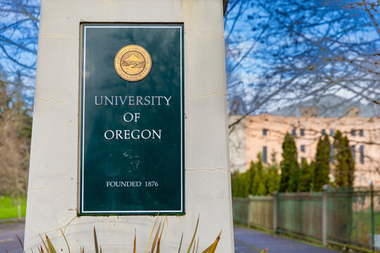 University of Oregon sign and entrance