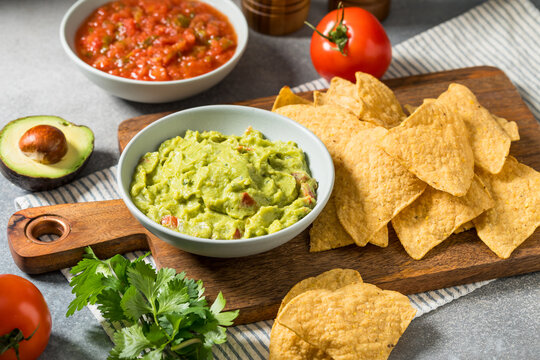Homemade Mexican Avocado Guacamole