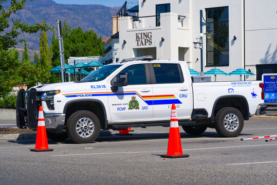 Chevrolet 2500 HD RCMP police law enforcement cop truck sunny day
