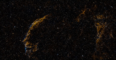 Der Blick in den Nachthimmel zeigt Galaxien und Sterne bei klarem Wetter