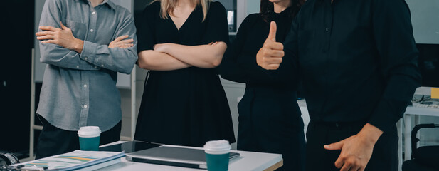 Obraz premium Multiracial business people having meeting