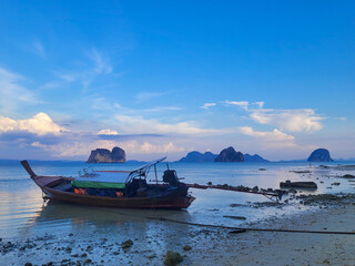Obraz premium Boats anchored in the sea in Koh Ngai, Thailand