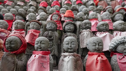 たくさんの石仏