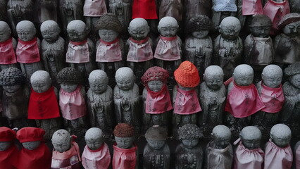 たくさんの石仏