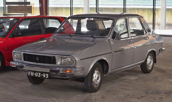 Renault 12 classic car parked in an exhibition