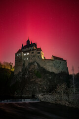 Obraz premium nordlichter über kriebstein, sachsen, deutschland