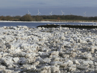 Drift ice on the Elbe in January © Klaus Schulz