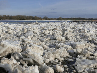 Drift ice on the Elbe in January © Klaus Schulz