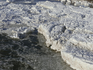 Drift ice on the Elbe in January © Klaus Schulz