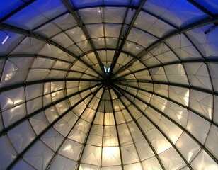 Naklejka premium Looking upwards at a geometric, translucent dome structure with color gradients