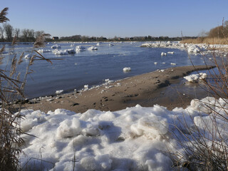 Drift ice on the Elbe in January © Klaus Schulz