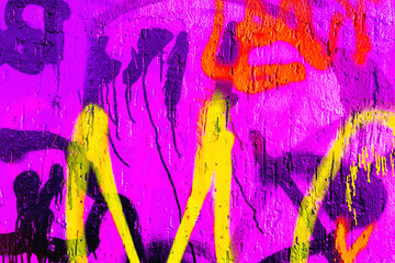 Naklejka premium Abstract urban graffiti with neon purple, yellow, black paint drips, splatters. Modern 2000s, Y2K street art style, fluorescent glow, acid colors. Posters, flyers, digital art, creative banner.