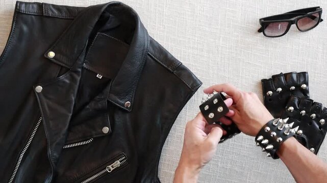 acess&oacute;rios de couro da moda punk rocker 