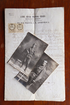 ANTICHE FOTO DI MILITARI IN UNIFORME SOPRA UNA LETTERA 