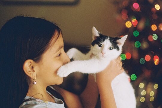girl and cat
