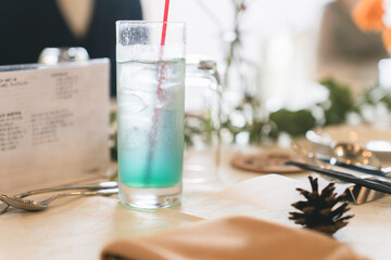 空の庭ウエディング 披露宴テーブル上のカクテル