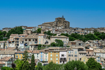 Le village de Valensol depuis la route de Riez, Var, France