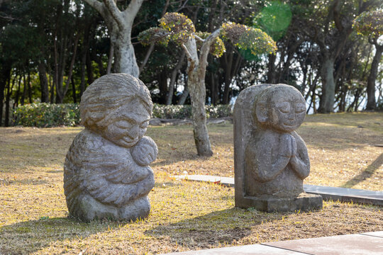 水俣病慰霊の石像（熊本県水俣市月浦）