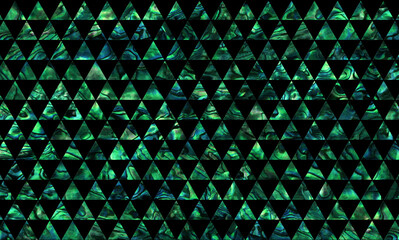 真珠色の光沢が美しい、日本の伝統工芸「螺鈿細工」の鱗模様