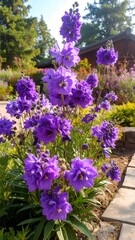 Naklejka premium Vibrant purple flowers in a garden setting