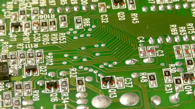 Electronic printed circuit board with microcircuits, transistors and SMD components