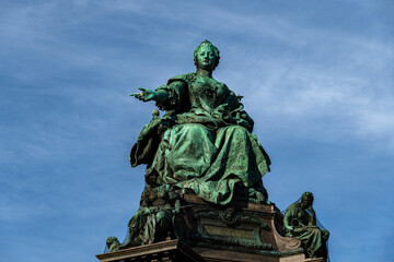 Obraz premium Statue of Empress Maria Theresa Monument in Vienna Austria