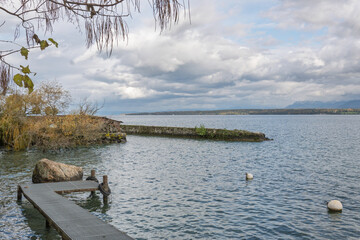 Rivage de Coppet au bord du lac L&eacute;man