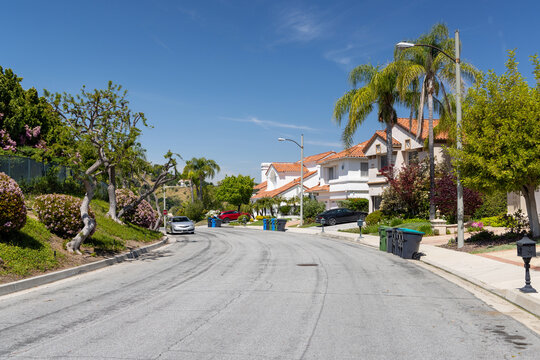 Suburban street with houses in the Los Angeles area