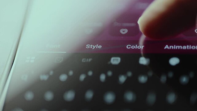 User interface with options for customizing text appearance, Font, Style, Color