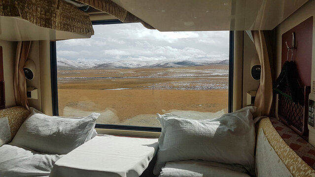 CLOSE UP: Picturesque view of the snowy Tibetan landscape from a sleeper train.
