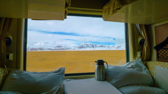 CLOSE UP: Scenic view of Tibetan plains through the window of a sleeper train.