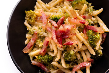 Trofie con broccoli e guanciale croccante, Pasta Italiana 