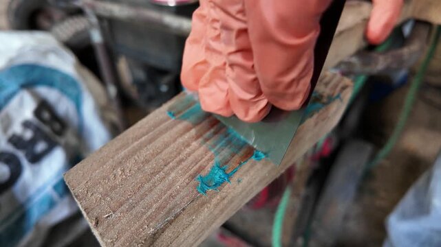 Mixing catalyst with fiberglass filler