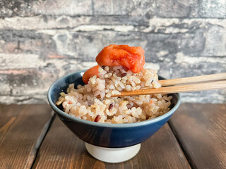 雑穀米と一緒に食べる辛子明太子。